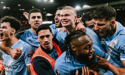 Haaland sella una dramática victoria 2-1 del City ante el Liverpool para seguir acechando al Arsenal