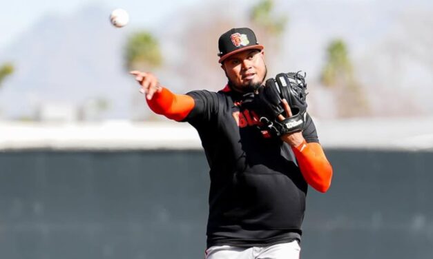 Luis Arráez firma contrato de un año y 12 millones con los Gigantes