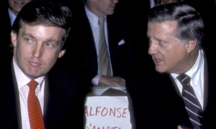 El mandatario estadounidense, Donald Trump comparte carta de la leyenda de los Yankees George Steinbrenner, instándolo a postularse para presidente