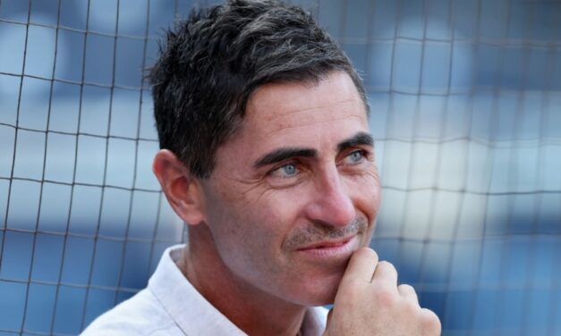 Padres amplían contrato del gerente general A.J. Preller, 2do con más antigüedad tras Cashman