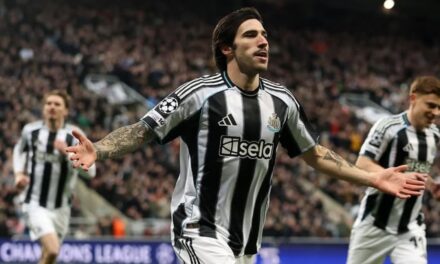 El Newcastle, a octavos y posible rival del Barcelona