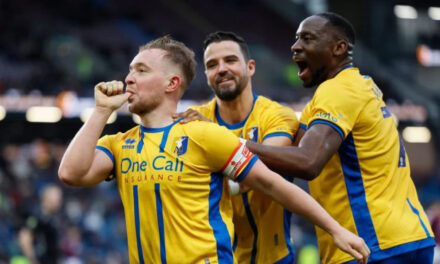 Mansfield de 3ra división sorprende al Burnley de la Premier para otro susto en la Copa FA