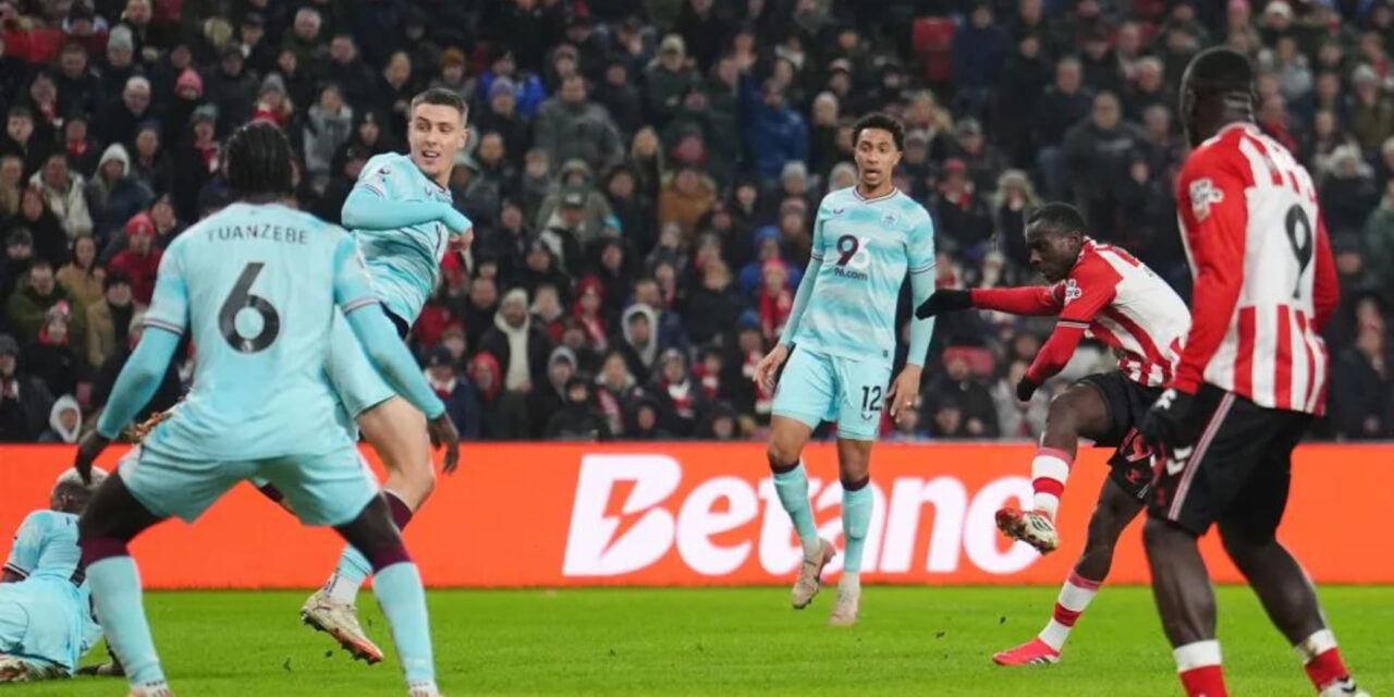 Diarra lidera a Sunderland en goleada 3-0 sobre Burnley en la Liga Premier