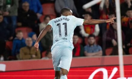 Abde y Bakambu acercan al Betis a Champions