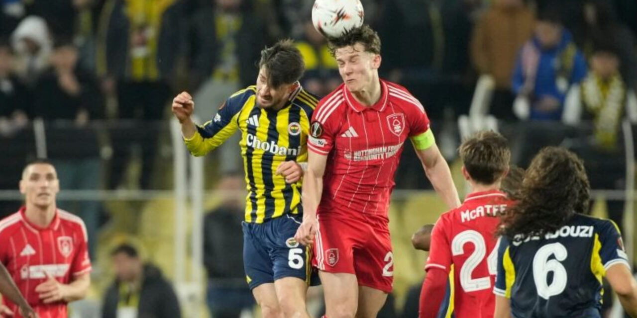 Pereira guía a Nottingham Forest a victoria 3-0 ante Fenerbahçe en repechaje de Liga Europa