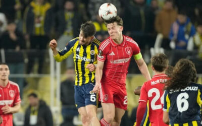 Pereira guía a Nottingham Forest a victoria 3-0 ante Fenerbahçe en repechaje de Liga Europa