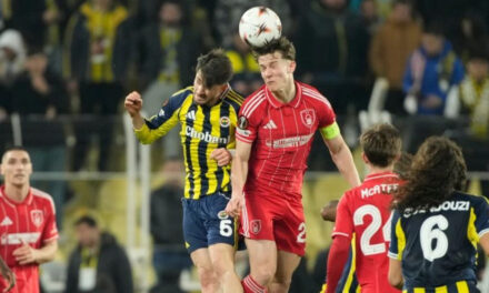 Pereira guía a Nottingham Forest a victoria 3-0 ante Fenerbahçe en repechaje de Liga Europa