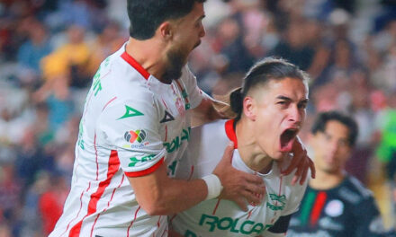 Necaxa golea a San Luis