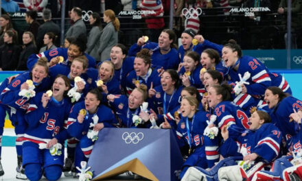 Estados Unidos gana su tercer oro olímpico en hockey femenino al vencer 2-1 a Canadá en la final