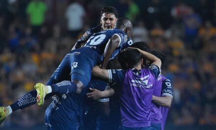 Pachuca le pega a los Tigres en el Volcán