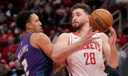 Los Hornets extienden su racha ganadora a 8 juegos con victoria 109-99 sobre los Rockets