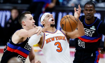 Daniss Jenkins anota 18 puntos y los Pistons derrotan a los Knicks, 118-80