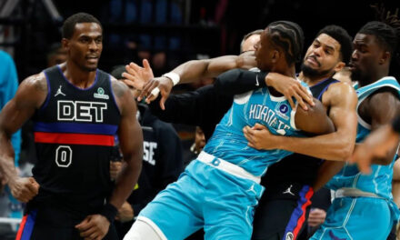 Pistons supera 110-104 a Hornets en juego marcado por pelea y expulsiones