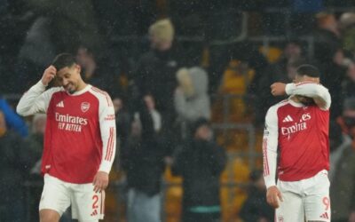 Arsenal deja escapar ventaja de dos goles ante Wolverhampton y aumenta opciones de título del City