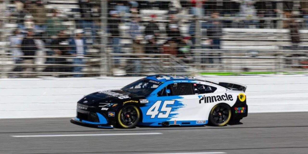 Tyler Reddick gana en Atlanta y le da a Michael Jordan su segunda victoria consecutiva en NASCAR