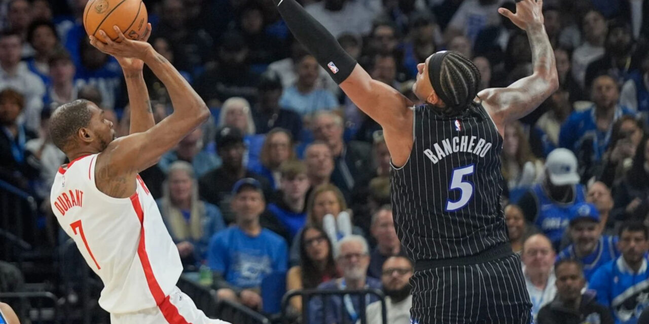 Kevin Durant anota 40, su máximo número de la temporada, y Rockets remontan para vencer a Magic