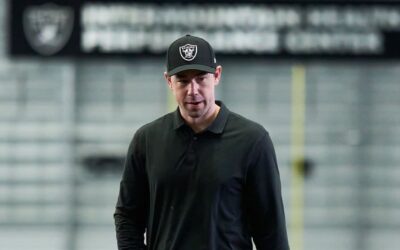 Raiders contratan oficialmente a Klint Kubiak como entrenador tras su victoria en el Super Bowl