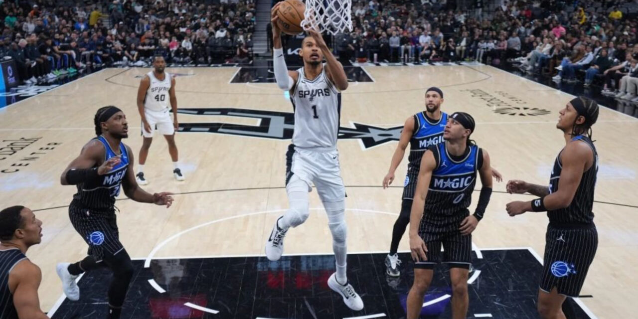 Wembanyama impulsa remontada temprana mientras Spurs superan problemas de viaje y vencen a Magic