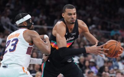 Las Spurs vencieron a los Suns 121-94 para su séptima victoria consecutiva