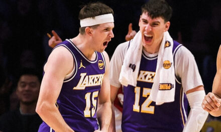 Austin Reaves anota 35 puntos, los Lakers superan la lesión de Luka y vencen 119-115 a los Sixers
