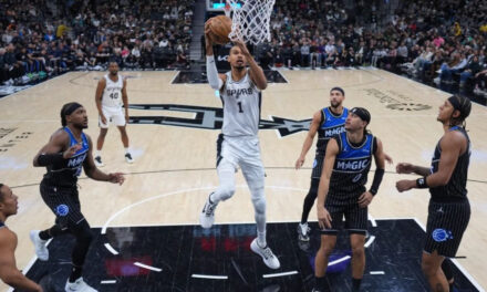 Wembanyama impulsa remontada temprana mientras Spurs superan problemas de viaje y vencen a Magic