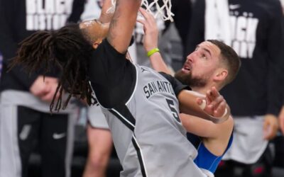 Castle logra 40 puntos con triple-doble y Spurs hilan 4ª victoria, 138-125 ante Mavericks