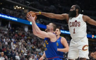 Donovan Mitchell y James Harden lideran a los Cavs en victoria 119-117 sobre los Nuggets