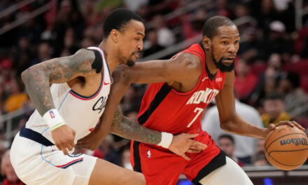 Con 26 puntos de Durant, Rockets derrotan 102-95 a Clippers