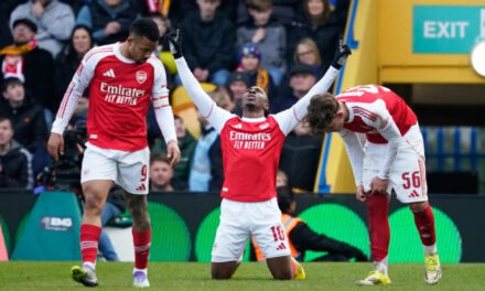 Arsenal avanza a cuartos de la Copa FA con triunfo 2-1 ante Mansfield, de tercera división