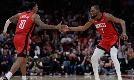 Rockets cortan racha de 11 triunfos de Hawks con paliza 117-95; Durant anota 25