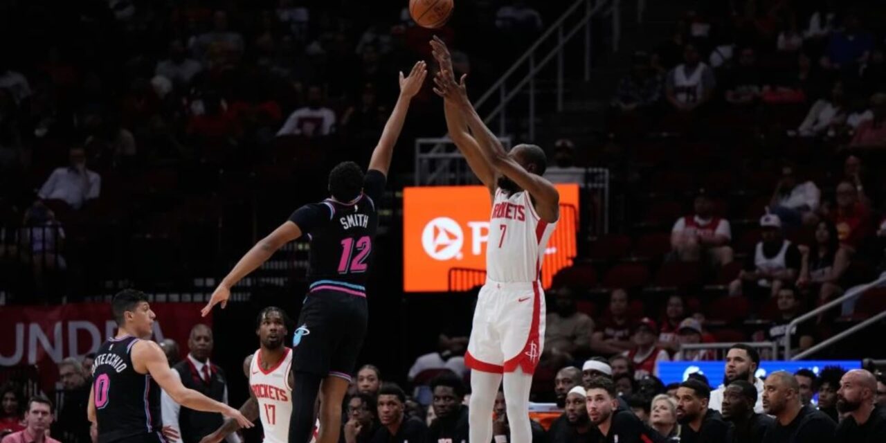 Durant supera a Jordan y Thompson anota tiro ganador en triunfo 123-122 de Rockets ante Heat