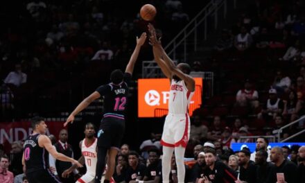Durant supera a Jordan y Thompson anota tiro ganador en triunfo 123-122 de Rockets ante Heat