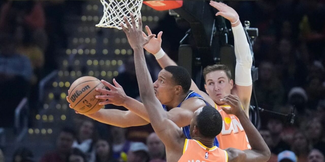 Mitchell anota 42 y Cavaliers vencen 136-131 a Magic para ampliar racha a 4 triunfos