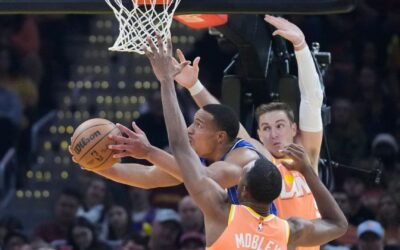Mitchell anota 42 y Cavaliers vencen 136-131 a Magic para ampliar racha a 4 triunfos