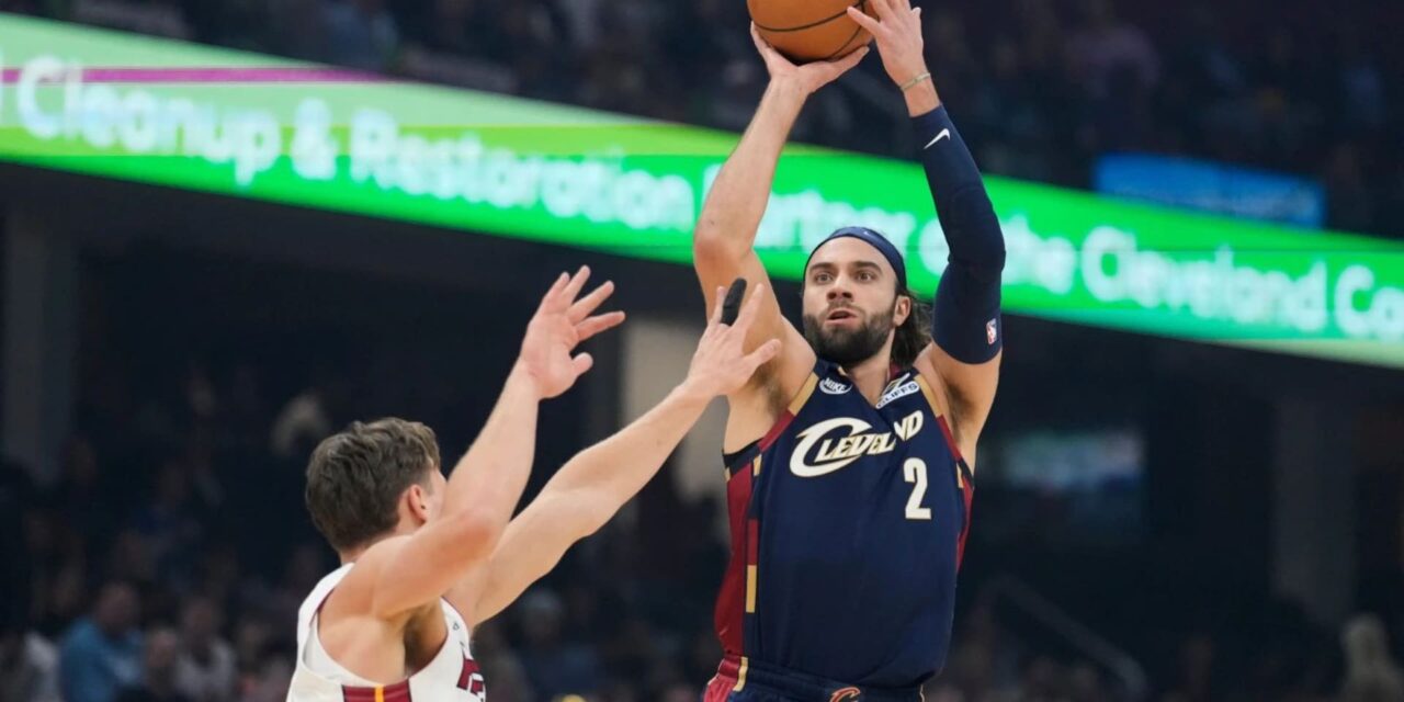 Max Strus anota ocho triples y suma 29 puntos; Jarrett Allen regresa y los Cavs se imponen por 149-128 al Heat
