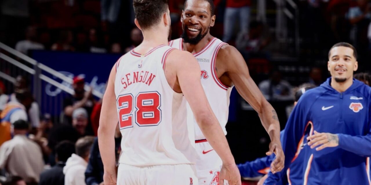 Durant anotó 27 puntos y los Rockets tomaron una ventaja temprana y aplastaron a los Knicks 111-94.