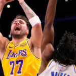 Luka Doncic anota 44 puntos en 3 cuartos para liderar a los Lakers ante los Pacers 128-117 sin LeBron