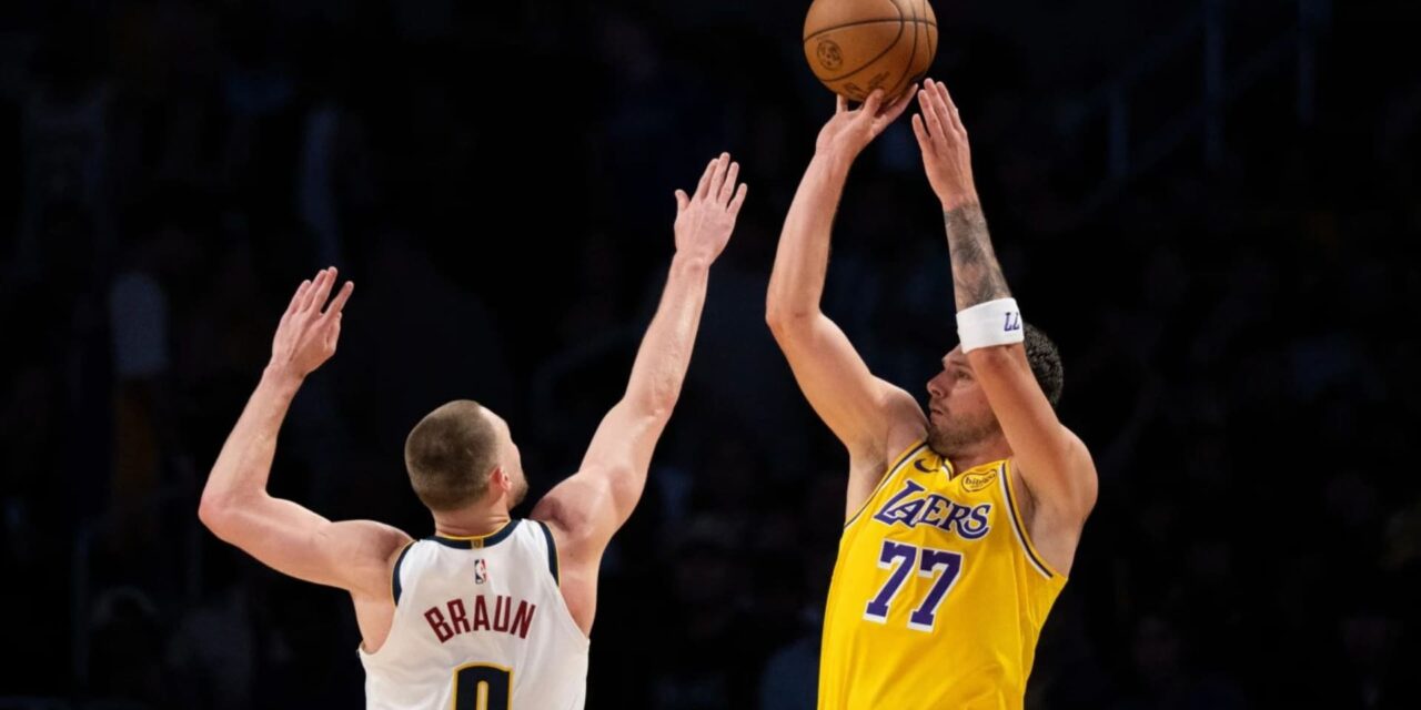 Luka Doncic anota la canasta ganadora a falta de 0,5 segundos y los Lakers derrotan a los Nuggets