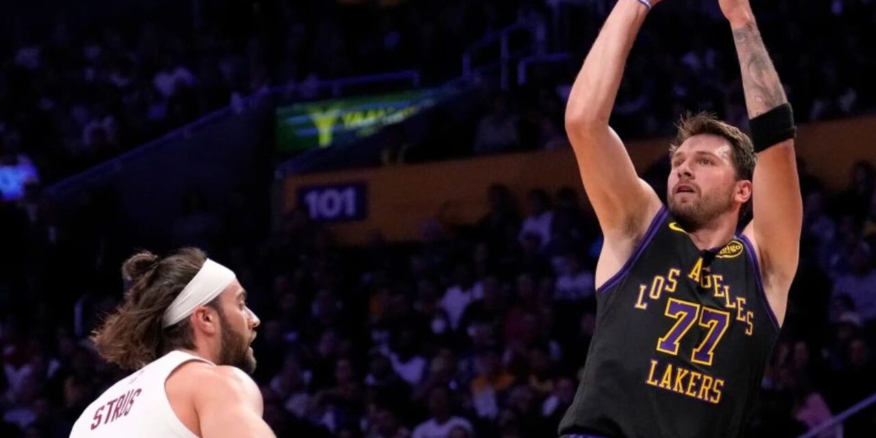 Luka Doncic anota 42 puntos y los Lakers arrollan a los Cavaliers 127-113