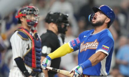Venezuela remonta y vence a Shohei Ohtani y al vigente campeón, Japón, por 8-5, y avanza a semifinales del CMB
