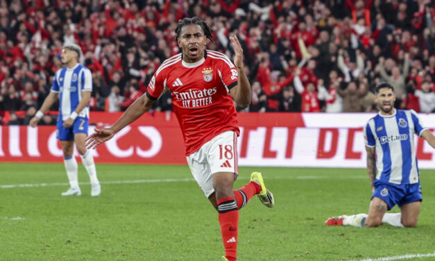  El Benfica logra el empate a duras penas en el clásico y Mourinho es expulsado