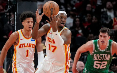 Los Hawks ganan 112-102 a los Celtics para su 13ra. victoria seguida en casa