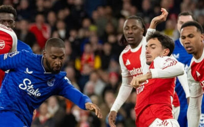 Dowman y David Raya acercan la Premier al Arsenal