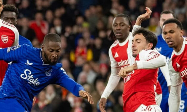 Dowman y David Raya acercan la Premier al Arsenal