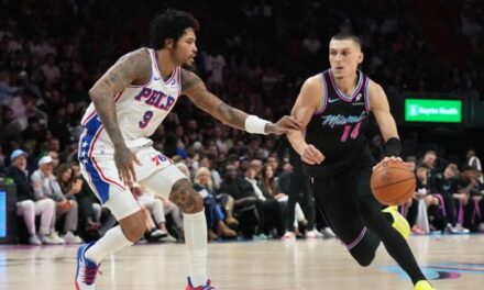 El Heat remonta con una racha final de 14-0 y vence 119-109 a los 76ers