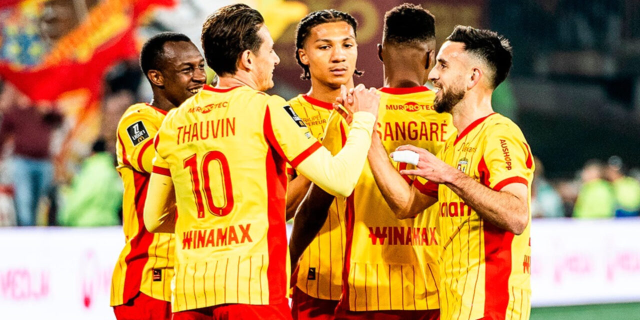 Lens aplasta 5-1 a Angers y vuelve a la cima de la Ligue 1 con un Thauvin brillante