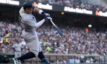 Aaron Judge conecta su segundo jonrón en dos juegos y los Yankees vencen a los Giants 3-1 para completar la barrida de la serie