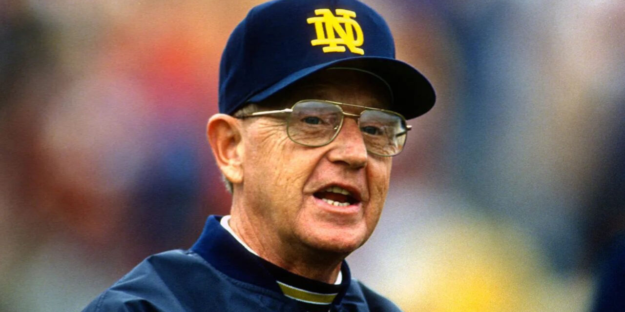 Muere Lou Holtz, figura del fútbol americano universitario y campeón con Notre Dame en 1988