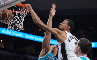 Wembanyama anotó 32 puntos y capturó 12 rebotes y los Spurs vencieron a los Hornets