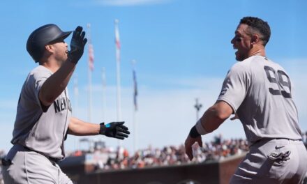 Aaron Judge, conecta un jonrón de dos carreras para terminar con un inicio de temporada de 0 de 7, mientras Nueva York vence a los Giants 3-0